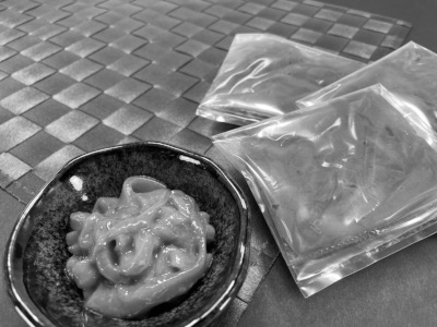 photo:いか漬パック（モノクロ）