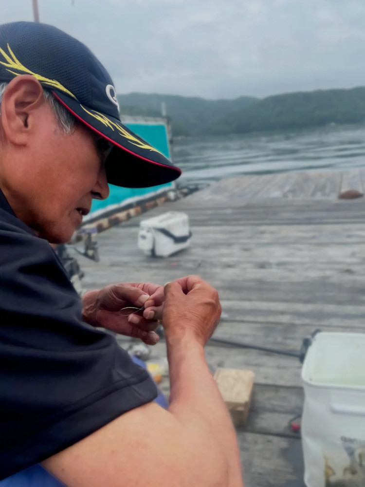 魚餌研海上釣堀エサの使用中のイメージ